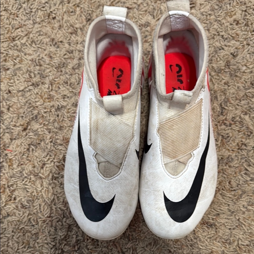 Nike White and Black Athletic Cleats